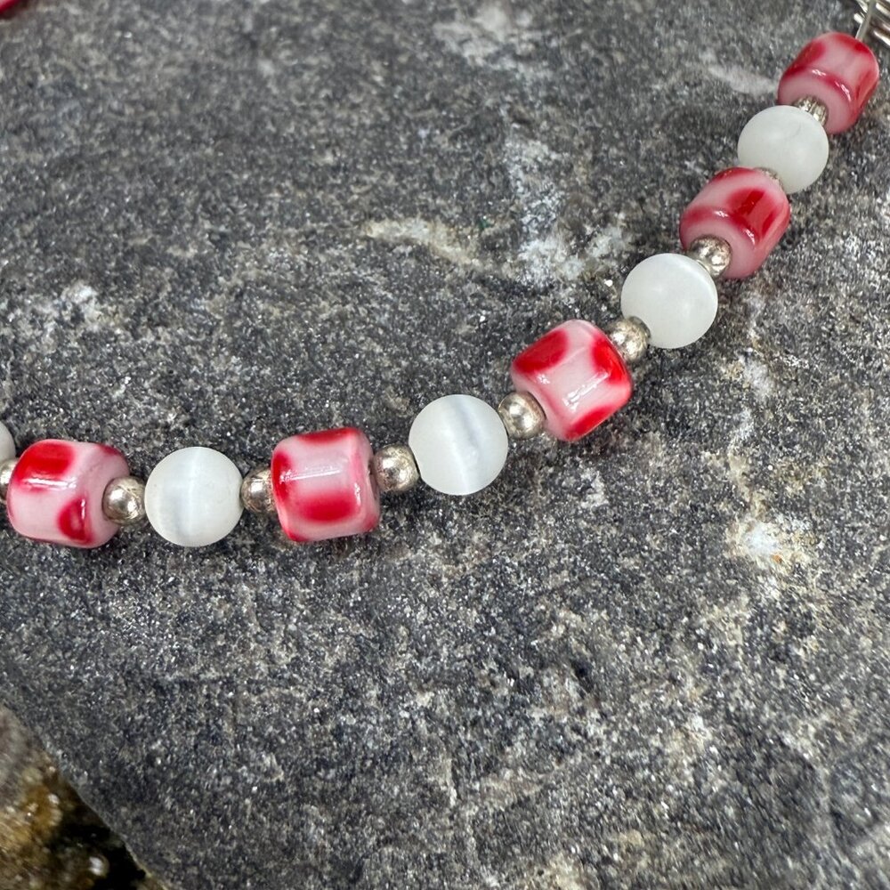 Children's Beaded Bracelet Red Polka Dot & Cats Eye Sterling Clasp 5.5" - Picture 2 of 4